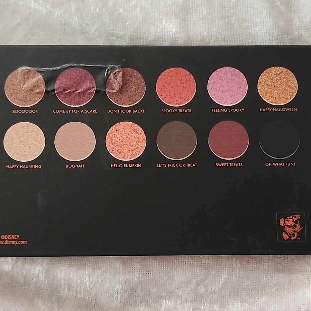 Disney Minnie Mouse Eyeshadow Palette - Bold Orange and Black - Picture 5 of 6